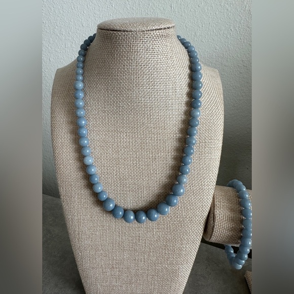 Denim blue beaded necklace with matching stretch bracelet by Jay King - Picture 2 of 13